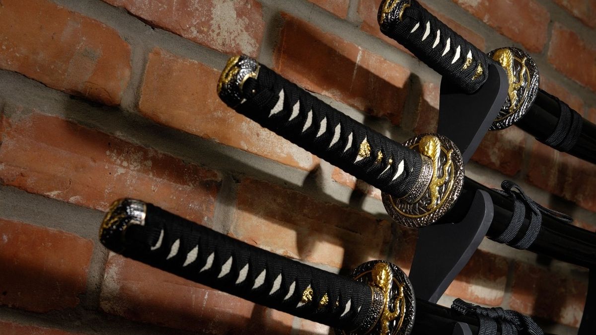 Nebojácná žena ubránila majetek samurajským mečem, zloděj má doživotní následky
